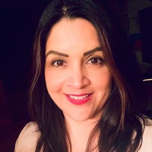 Meet your Posher, Adina